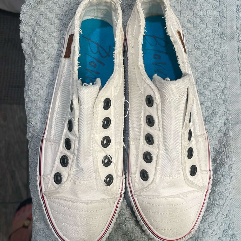 Women’s Blowfish Malibu Slip on Sneakers size 8